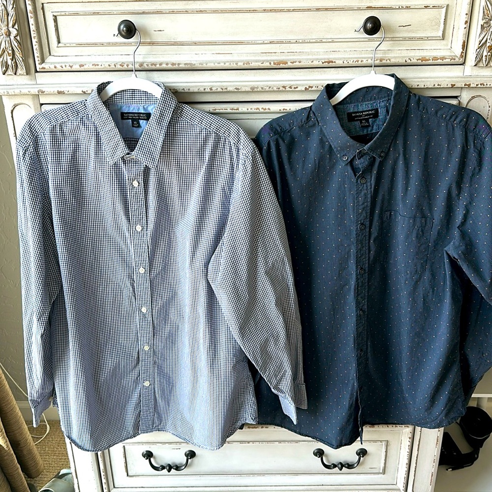 SET OF 2 Banana Republic men’s button down shirts in size XL.